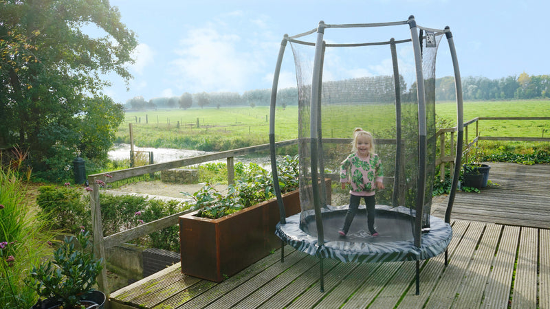 EXIT Tiggy Junior trampolin ø 140 cm (sort/grå)