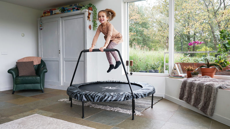 EXIT Tiggy Junior trampolin med barre ø 140 cm (sort/grå)