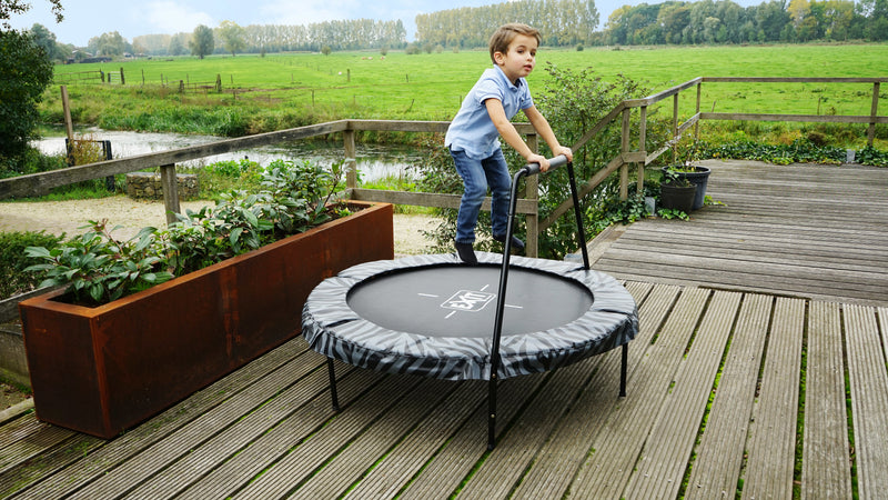 EXIT Tiggy Junior trampolin med barre ø 140 cm (sort/grå)