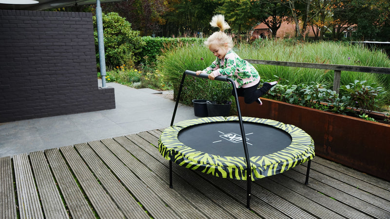 EXIT Tiggy Junior trampolin med barre ø 140 cm (sort/grøn)
