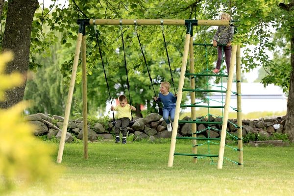 Hörby Bruk Træ Gyngestativ Active High med klatrenet og stige