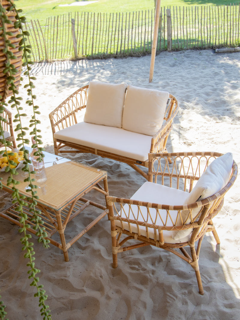 AXI Mary Rattan Loungesæt – 4 dele med sofa, bord og 2 stole Natur/hvid