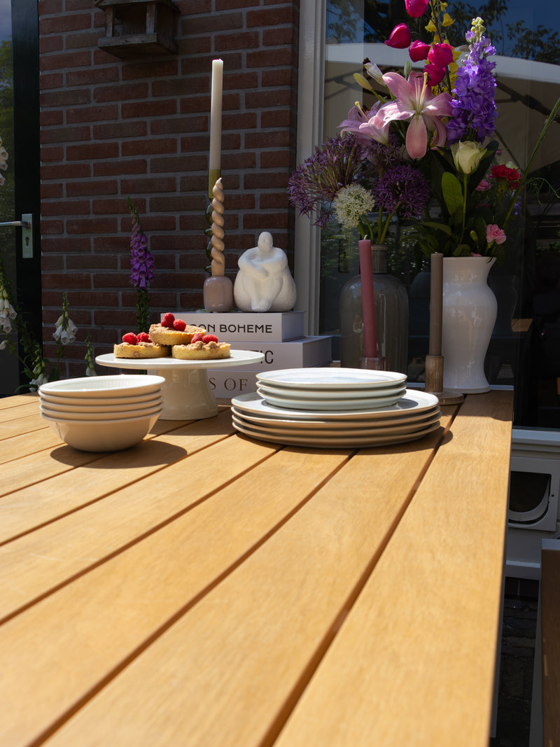 AXI Tony Havesæt med 2 bænke - Hvid/teak-look Polywood