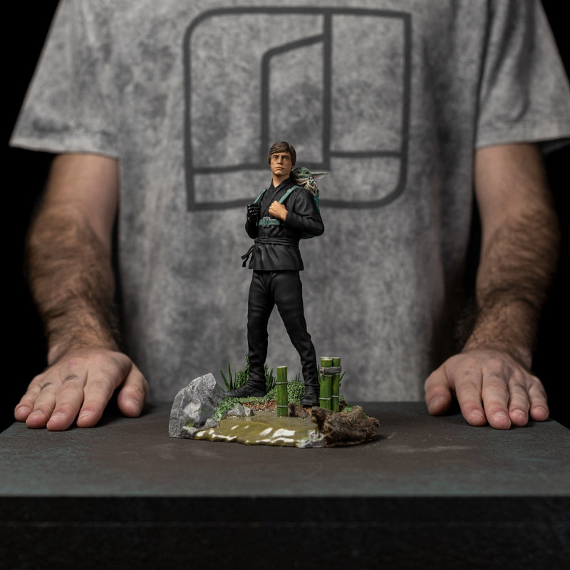 Iron Studios The Book of Boba Fett - Luke Skywalker and Grogu Training statue Art Scale 1/10