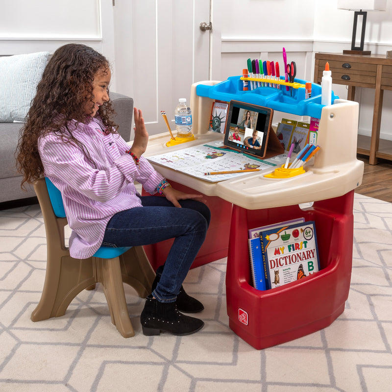 Step2 Deluxe Art Master Desk