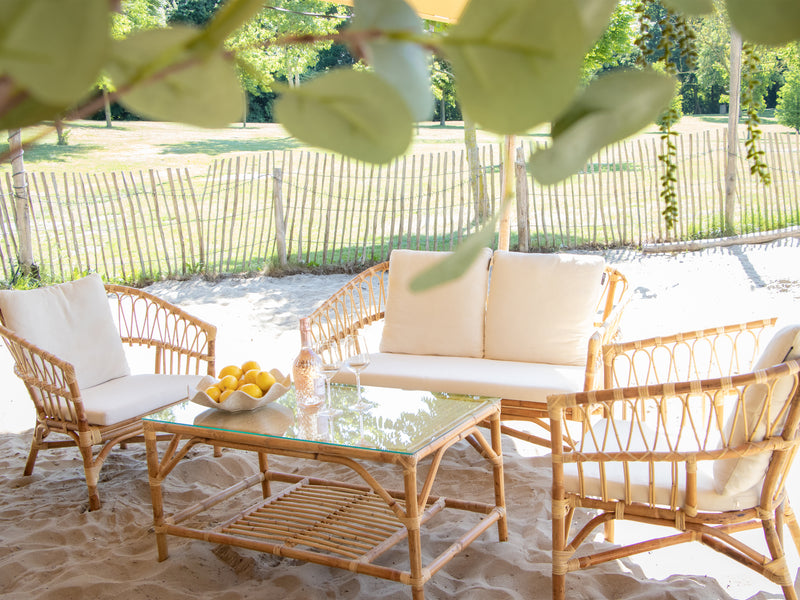 AXI Mary Rattan Loungesæt – 4 dele med sofa, bord og 2 stole Natur/hvid