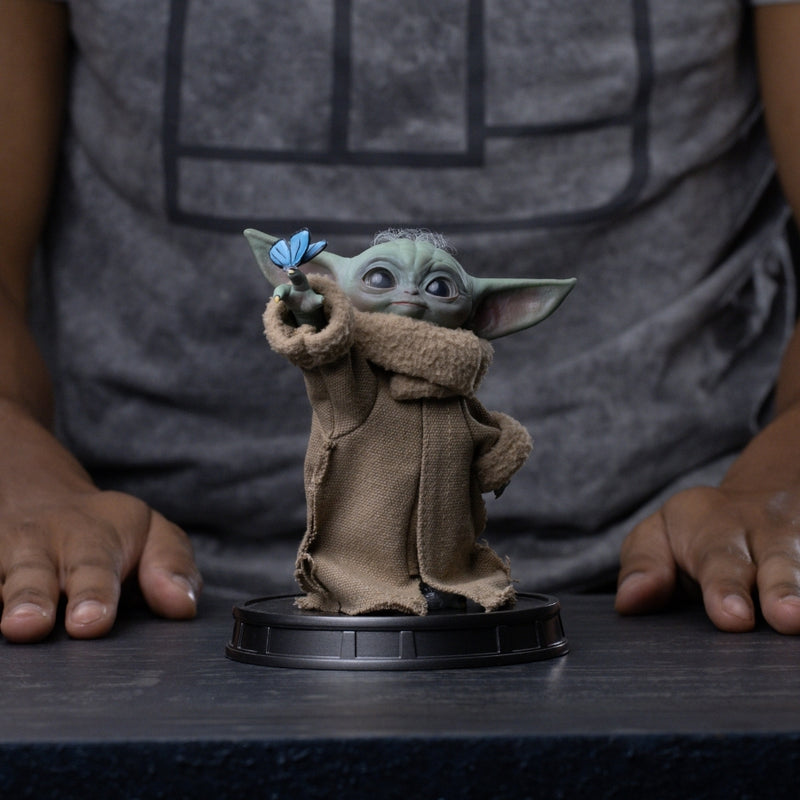 Iron Studios Star Wars - Grogu Butterfly Wonder - Mandalorian And Grogu Movie - Grogu Collection Legacy Replica 1/4