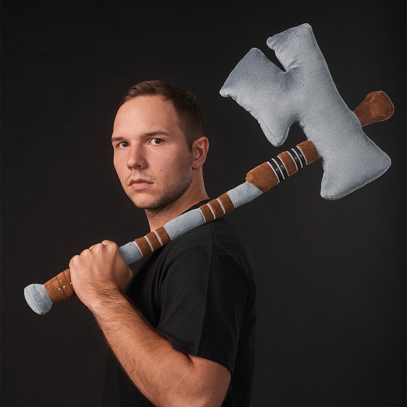 Plysvåben SOULCALIBUR Kulutues økse 81 cm (i farveæske)