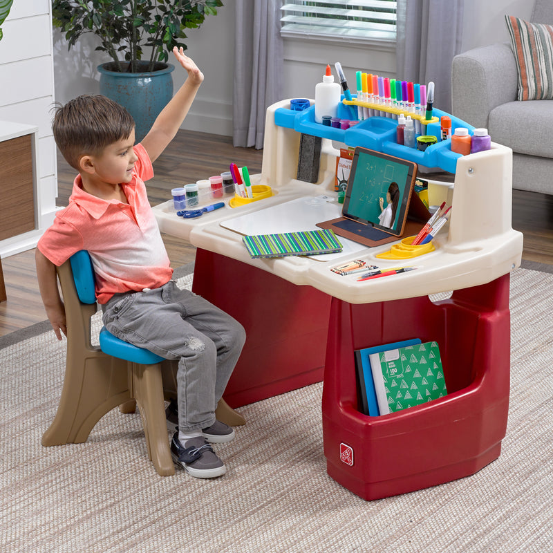 Step2 Deluxe Art Master Desk