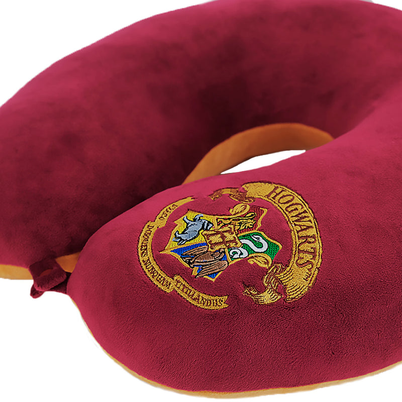 Rejsepude i plys Harry Potter Collection Hogwarts Logo, 36 cm